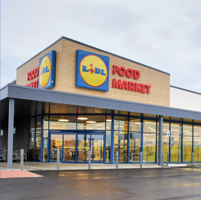 Exterior of a Lidl grocery store where the Lidl cookie recall affected Eridanous shortbread cookies due to undeclared allergens.